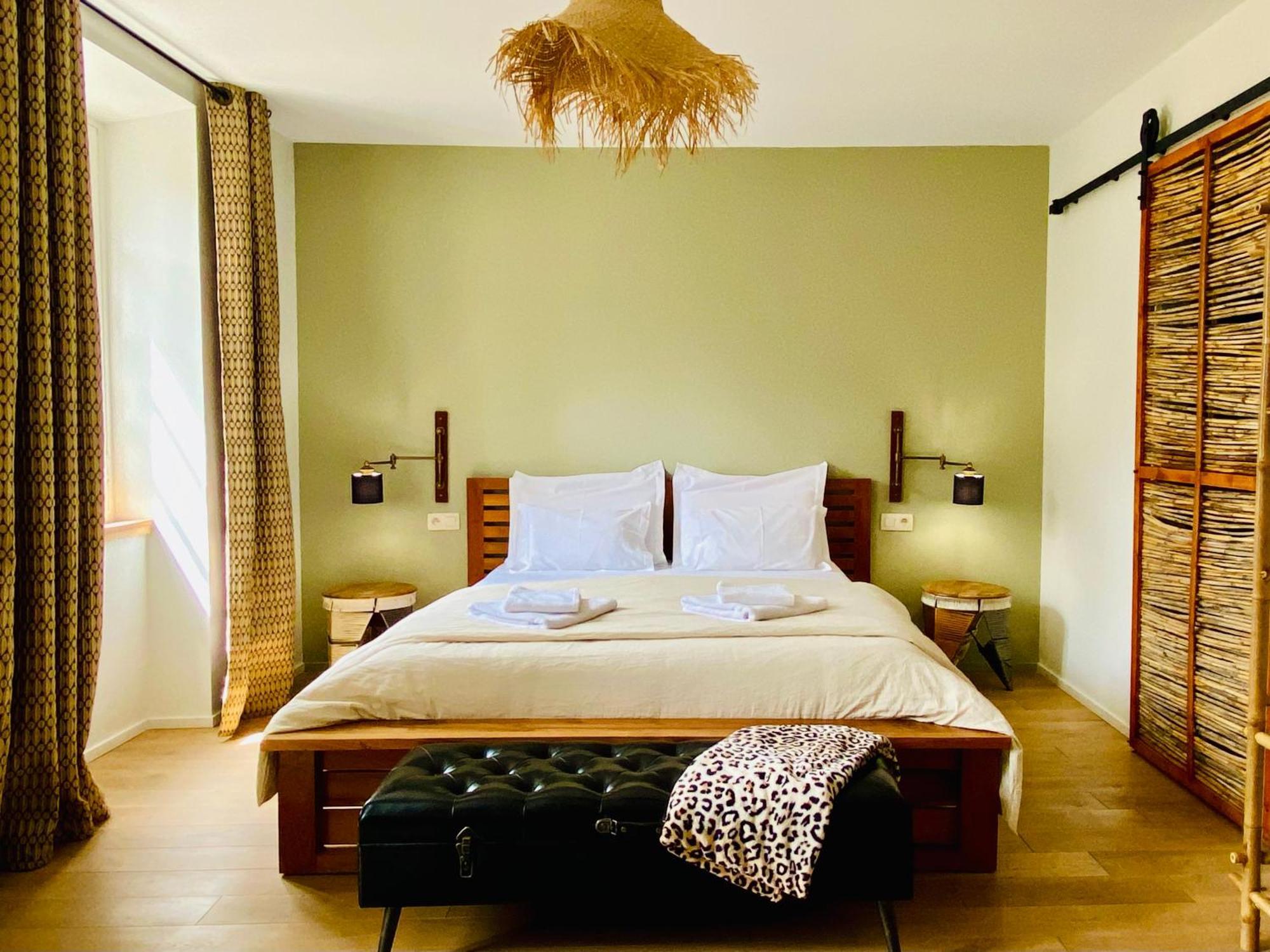 Aux Berges Du Libre Bed and Breakfast Felines-Termenes Rum bild