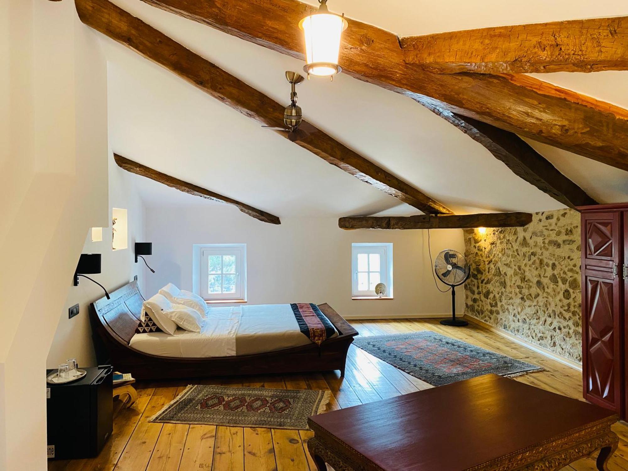 Aux Berges Du Libre Bed and Breakfast Felines-Termenes Rum bild